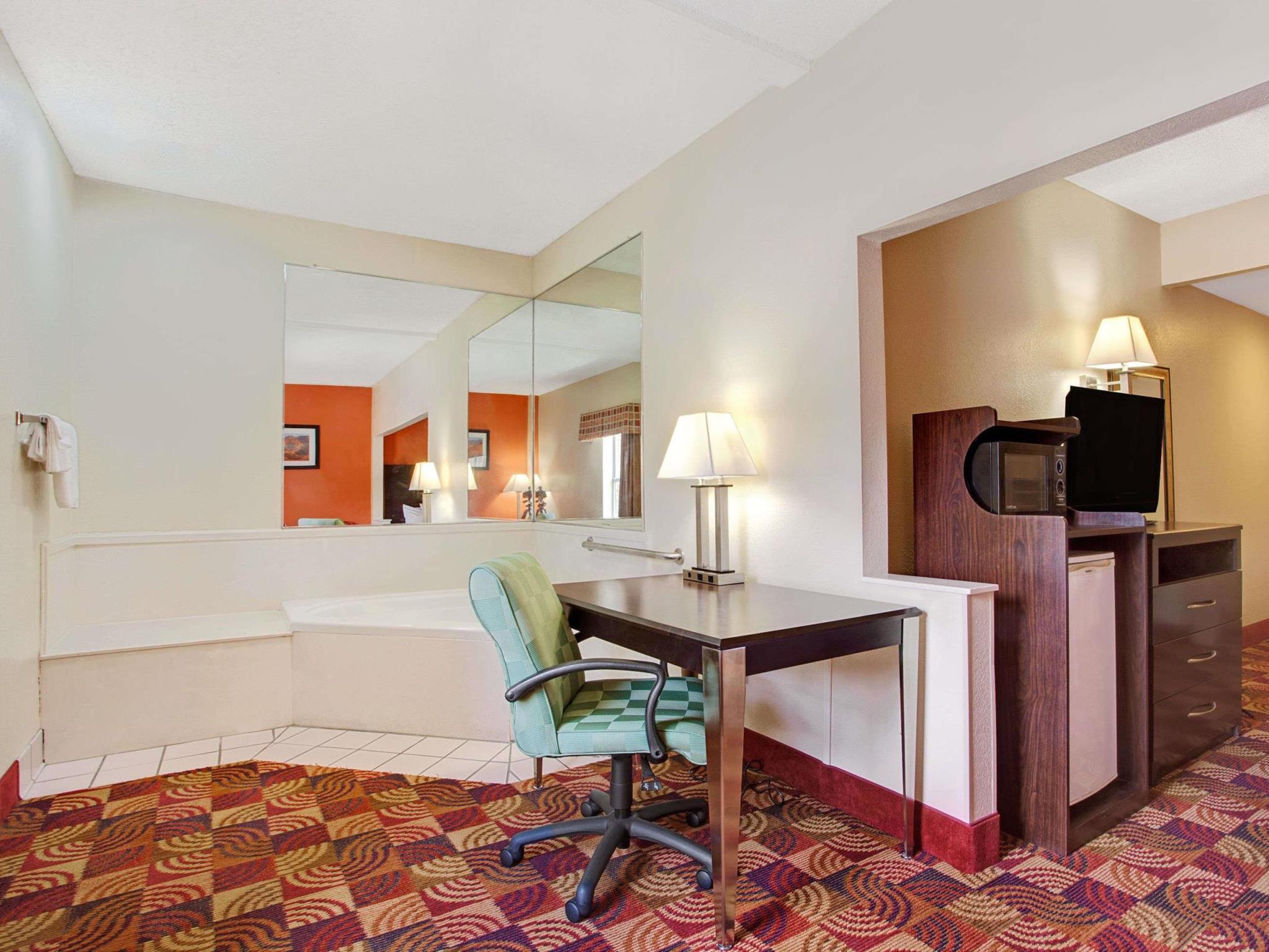 Days Inn & Suites By Wyndham Ridgeland Εξωτερικό φωτογραφία